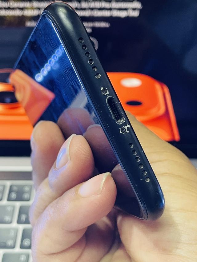 iPhone XR 64GB มือสอง สีดำ เครื่องศูนย์ไทย สภาพดีมีรอยนิดหน่อย