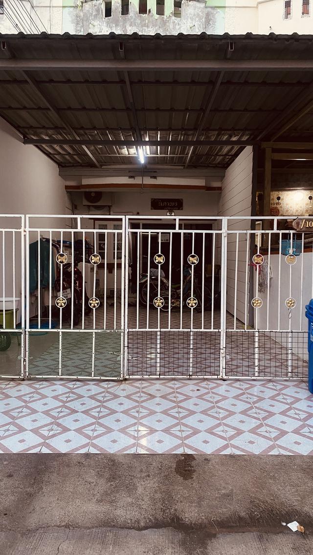 ทาวน์โฮม หมู่บ้านมโนรมย์ 4 ถนนเลียบคลองสอง 19 แขวงสามวาตะวันตก กรุงเทพมหานคร  เจ้าของขายเอง 21 ตรว. 8