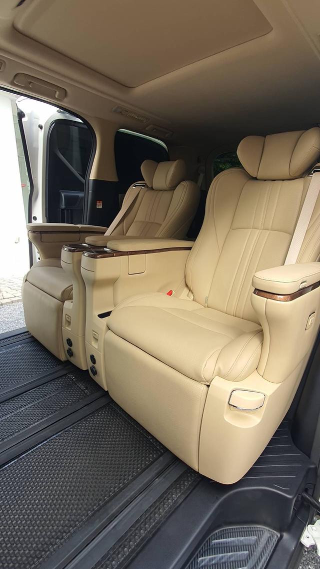 Toyota ALPHARD 30 Hybrid X E-four สีขาว ปี 2023 รูปย่อยที่ 4