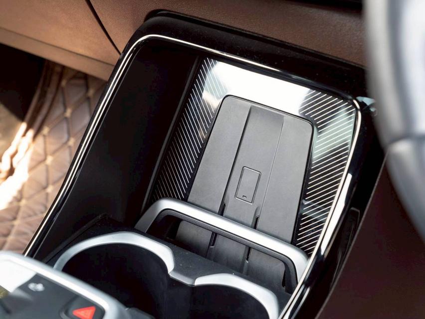 BMW X1 xDriv30e M Sport ปี 2023 10
