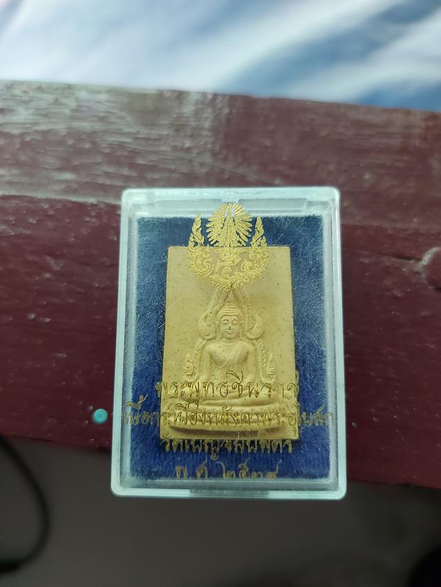 พระพุทธชินราชเนื้อกระเบื้องหลังคาโบสถ์วัดเบญจมบพิตร