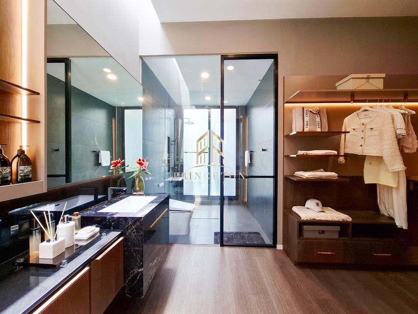 VIVE New Krungthep Kreetha 3-Storey Modern Show Home 12