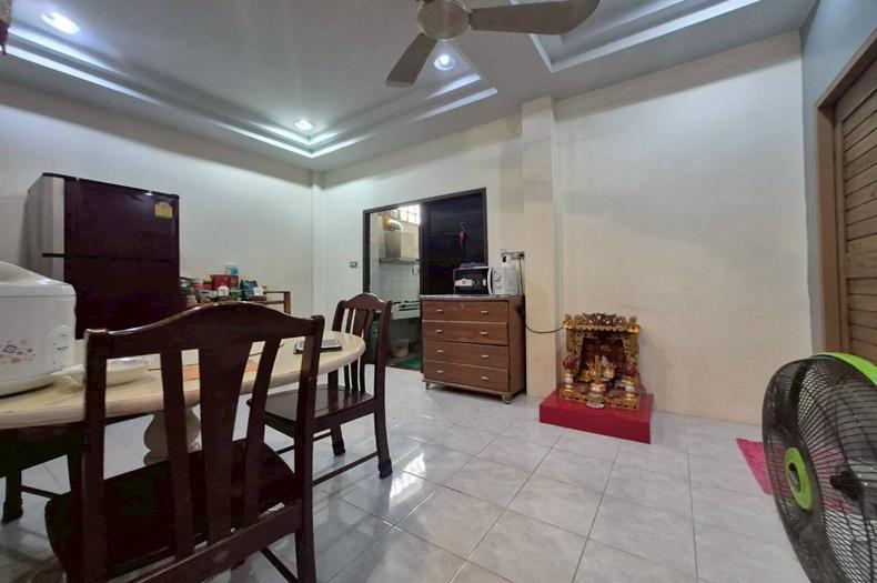 ทาวน์เฮาส์ หมู่บ้านบางใหญ่ซิตี้ (ซอย15) เนื้อที่ 18 ตร.ว. ใกล้ตลาดบางใหญ่ ถนนกาญจนาภิเษก ตำบลเสาธงหิน อำเภอบางใหญ่ นนทบุรี 13