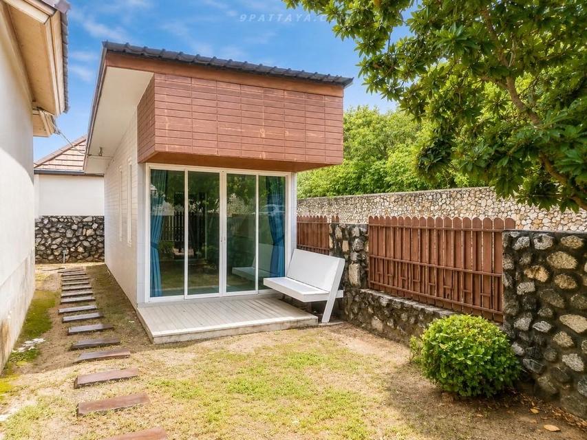 For Sale — Corner Detached House with Tenant, Prime Pattaya Location 85sqw 340sqm 4bedrooms 4bathrooms Buyer can receive rental income immediately 4