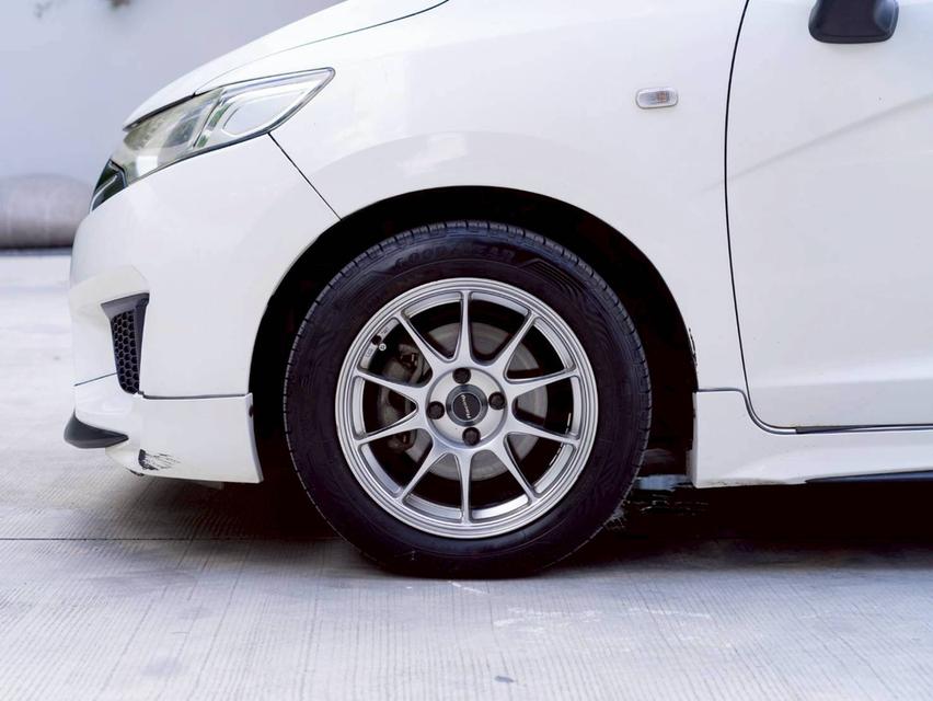 Honda Jazz 1.5V ปีจด 2015 ประกันเครื่องเกียร์3ปี3หมื่นkm 8