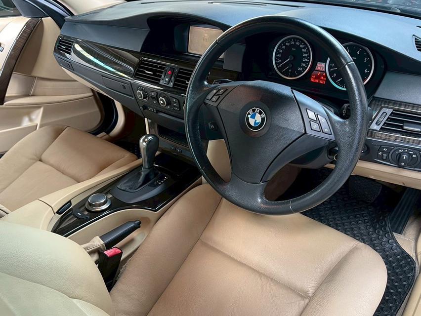 BMW 523i 2.5 E60 Sedan 6