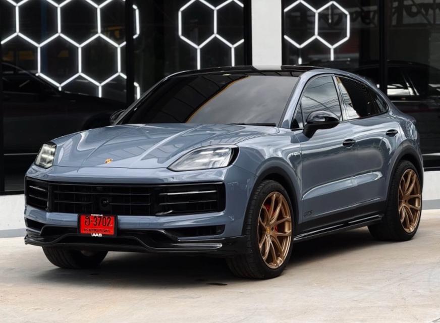 รหัสรถ MCA3702 2025 PORSCHE CAYENNE S COUPE V6 HYBRID 519HP มือเดียว รูปย่อยที่ 4