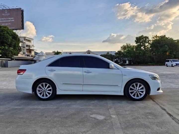 Toyota Camry สีขาว 8