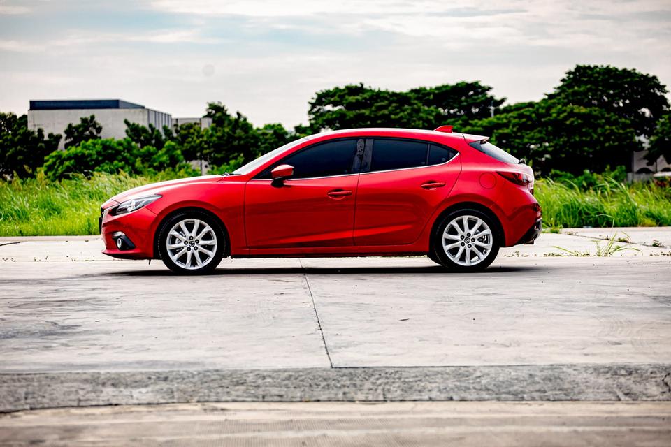 Mazda3 Skyactiv 2.0S Hatchback ปี 2015 สีแดง  10