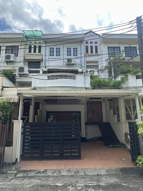 ให้เช่า Townhome 2 ชั้น 3 ห้องนอน หมู่บ้าน Parklane ปรีดีพนมยงค์ 35 สุขุมวิท 71 เหมาะทำ Home Office หรือ อยู่อาศัย 1