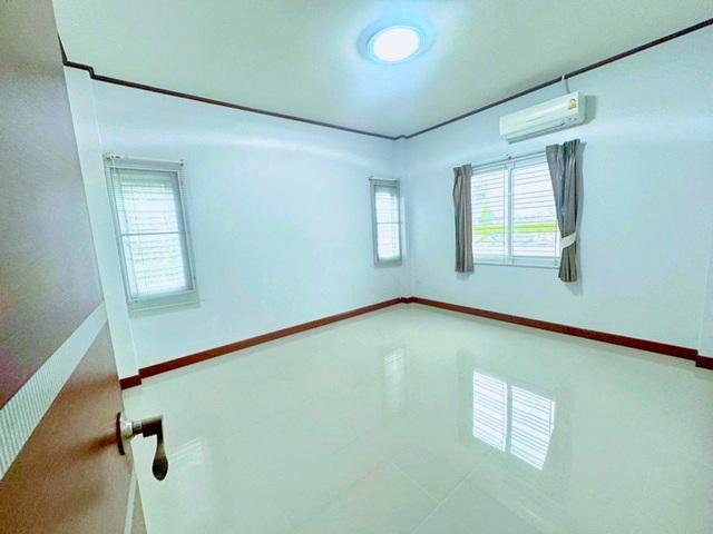 หลังมุม สภาพสวย ศรีราชาะนิคมอุตสาหกรรม ใกล้ เจพาร์ค ศรีราชา 500 ม. บ้านเดี่ยวหรู 2 ชั้น 3 นอน 100 ตร.ว. 300 ตร.ม. 6