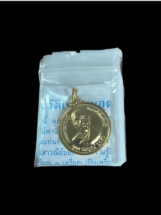 หลวงพ่อสด รุ่นอุดม สมบูรณ์ พูนสุข ปี 2527 รูปย่อยที่ 3