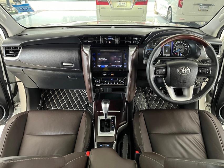 Toyota Fortuner 2.8 V (ปี 2018) SUV AT - 2WD รถสวย สภาพดี ราคาถูก ไมล์น้อย ฟรีดาวน์ รถมือสอง SUV 7 ที่นั่ง 4