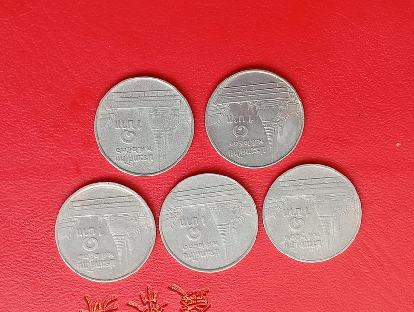 เหรียญ 1 บาทรัชกาลที่ 9 พระเศียรเล็กชุด 5 เหรียญ พ.ศ 2532-2536เชิญชวนทุกท่านรับสมัครรับชุดนี้ไปกันในราคาซื้อหากันในราคา 37000 ฿ ได้เลยนะครับสนใจโทรเบอ