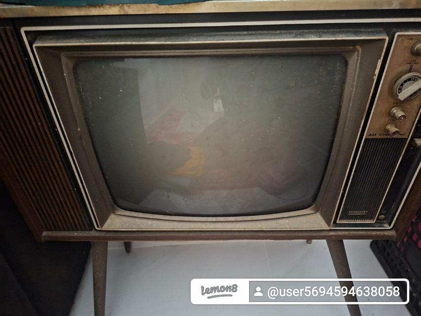 ขายทีวีไม้ราคาถูกครับกว่า50ปีสนใจติดต่อ0810499741