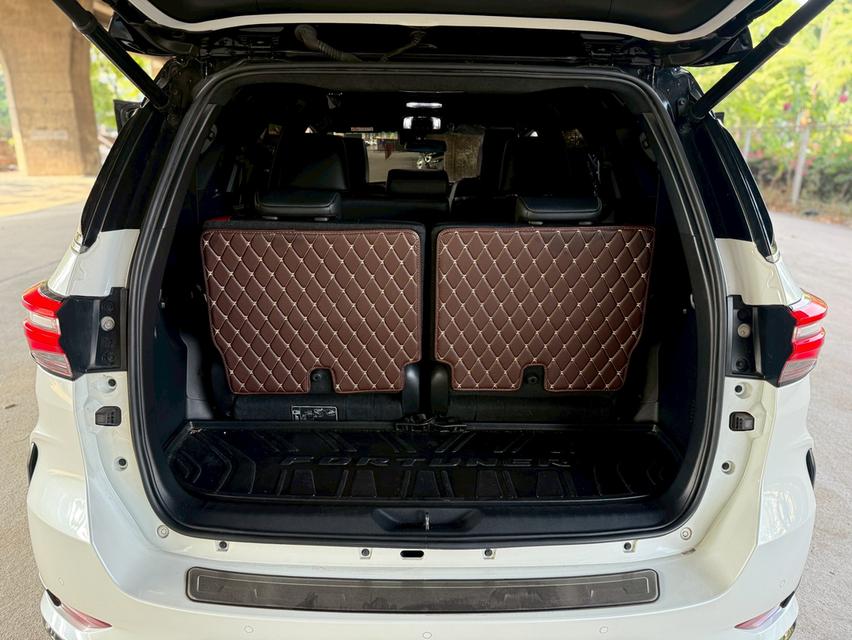 Toyota FORTUNER 2.4 Legender Black Top 2WD AT ปี 2024 รูปที่ 19