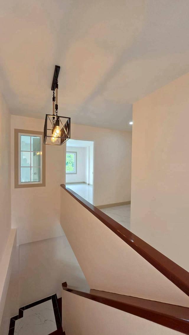หมู่บ้านธารทอง2  ซอยวัดลาดปลาดุก ทาวน์เฮาส์ 2 ชั้นหลังมุม หน้าบ้านหลังบ้านไม่ชนใคร ห่างจากปากซอยวัดลาดปลาดุกเพียง 1 กม. 13