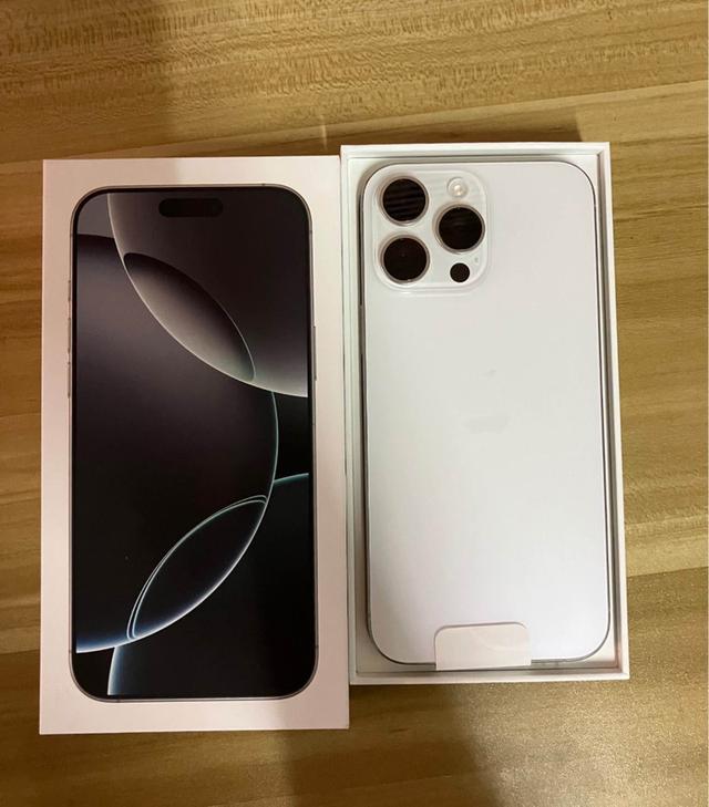 iPhone 16 pro max Color White Titanium  1