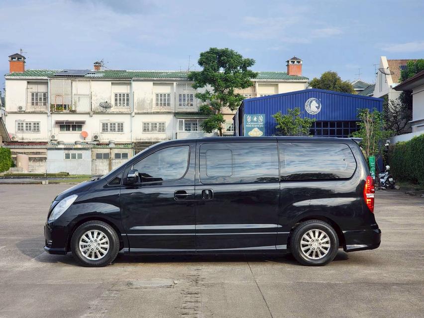 รหัสรถ 67GG549 🚐🚙HYUNDAI H1 DELUXE 2018 ตัวสุดท้าย สีดำ ภายในเบจ
