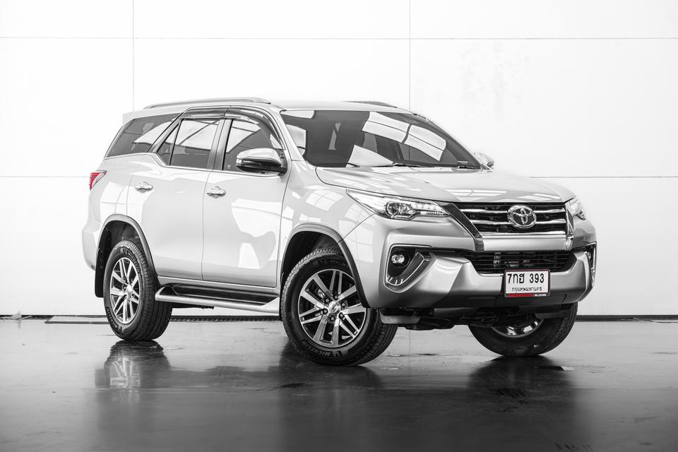 2018 TOYOTA FORTUNER 2.4 V 4WD สีเทา ไมล์ 147768 กม.