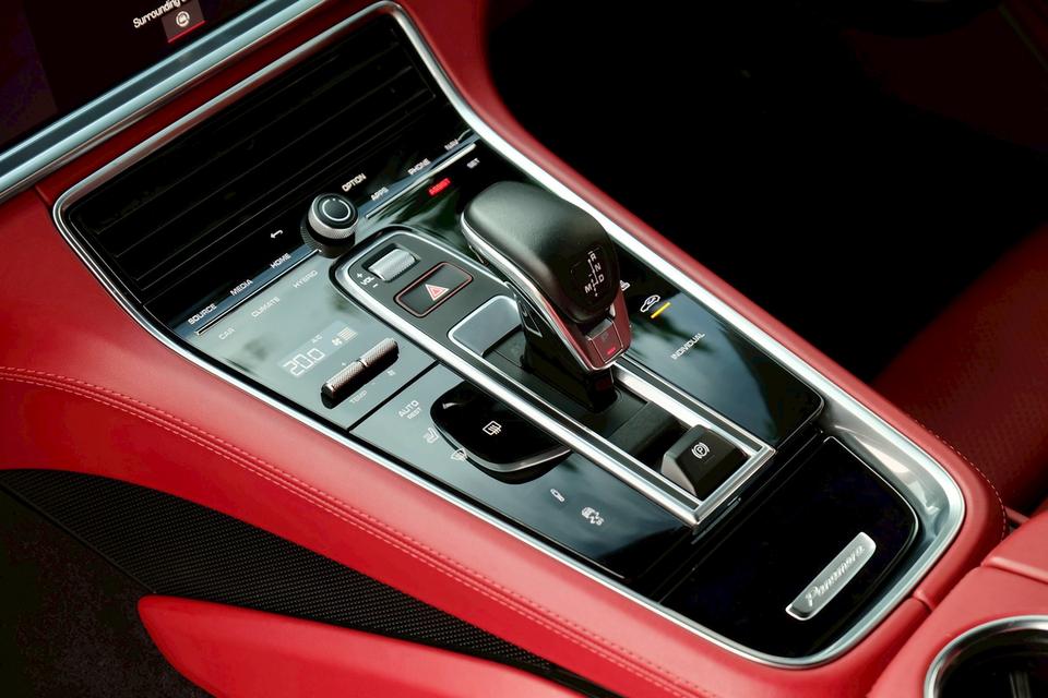 Porsche Panamera Sport Turismo 4 E-Hybrid Facelift ปี 2022 Full Option รูปที่ 17