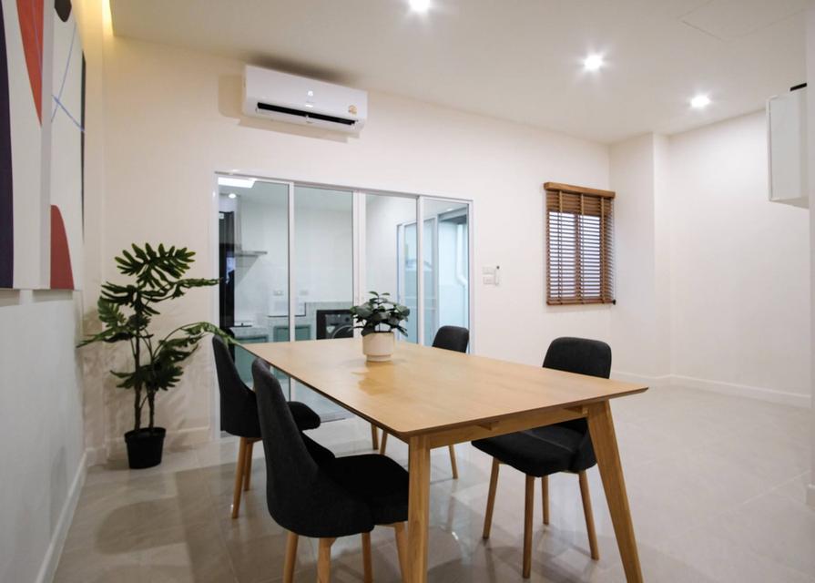 ให้เช่าทาวโฮม 3ชั้น โครงการ บ้านกลางเมือง บริติซทาวน์ ศรีนครินทร์  ใกล้ส่วนกลางหมู่บ้าน 3