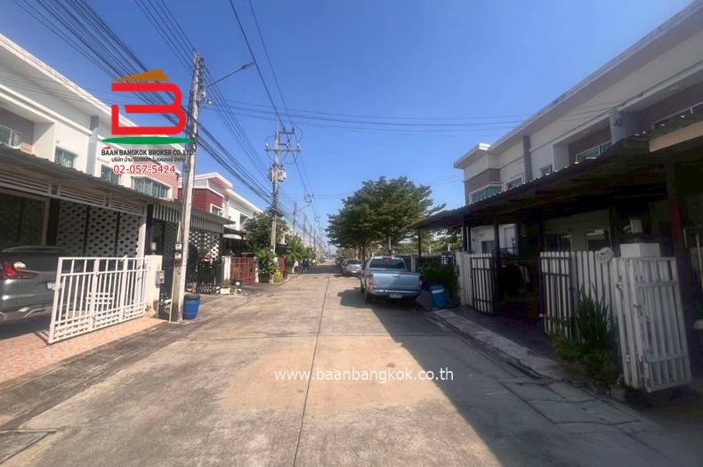 ทาวน์เฮาส์ โนโว วิลล์ ลำลูกกา คลอง 2 (ซอยเปียร์นนท์) เนื้อที่ 19.8 ตารางวา ใกล้ BTS สถานีคูคต ถนนลำลูกกา ตำบลคูคต อำเภอลำลูกกา จังหวัดปทุมธานี 2