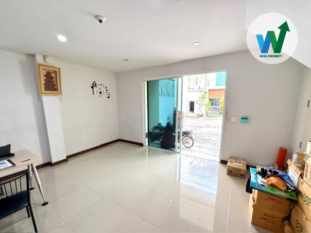 ขายบ้านใกล้นิคมเจโม เอชทูโอ บางนา หลังมุม พื้นที่กว้าง ทำเลดี ติดถนนใหญ่ เดินทางสะดวก ใกล้มอเตอร์เวย์ เมกาบางนา 2