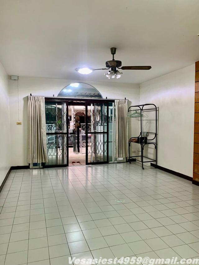 ทาวน์เฮ้าส์ 3ื ชั้น หมู่บ้านเกษรา คลาสสิคโฮม เสรีไทย 2