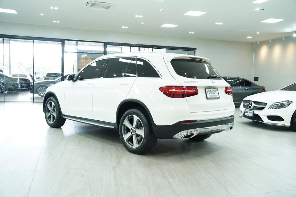 Mercedes-Benz GLC250d Off-Road 4MATIC ปี 2019 สีขาว รูปย่อยที่ 4