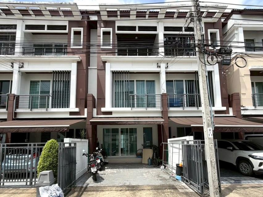 ขาย/เช่า ทาวน์โฮม 3 ชั้น บ้านกลางเมือง เกษตร-นวมินทร์ (Baan Klang Muang Kaset - Nawamin) ทำเลดี ใจกลางเมือง เดินทางสะดวก ใกล้แฟชั่นไอส์แลนด์ 6
