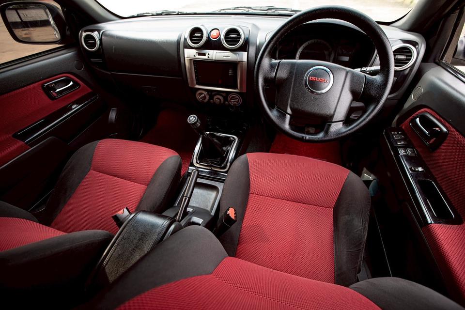 Isuzu Space Cab 2.5 X-Series สีเทา เกียร์  MT ปี 2011 13