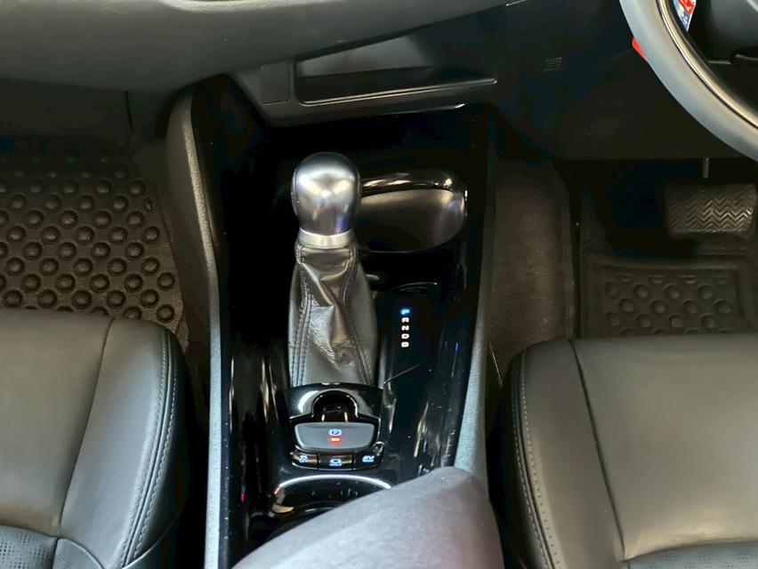 ปี 2018 TOYOTA CHR, 1.8 HV Hi โฉม ปี17-ปัจจุบัน - สีเทา เกียร์ออโต้ เครื่องเบนซิน/ไฮบริด มือเดียวป้ายแดง 15