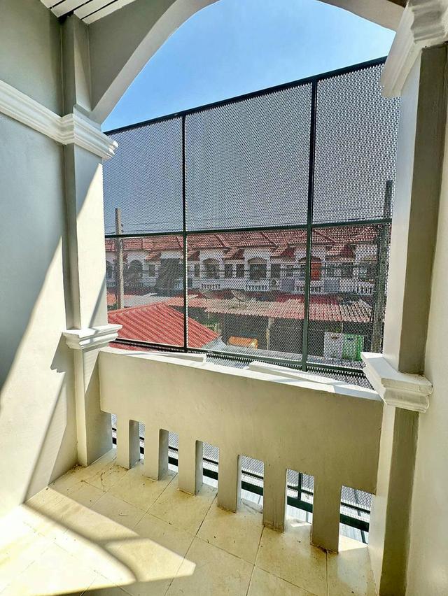 หมู่บ้านรุ่งเรือง 6 บางบัวทอง บางพู 18