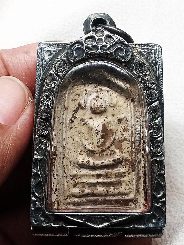 พระสมเด็จเก่า ด้านหลังมีรอยยันต์ค่ะ