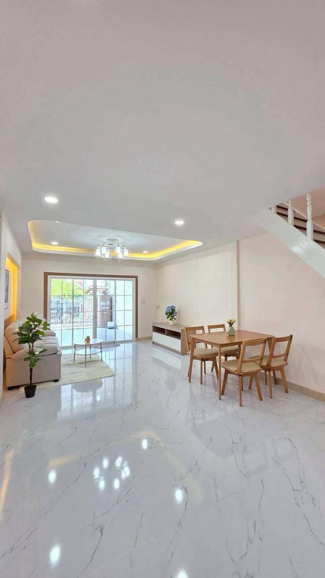 หมู่บ้านบัวทอง1 ติดรถไฟฟ้าสายสีม่วง สถานีคลองบางไผ่ ทาวน์เฮาส์ 2 ชั้น   ตกแต่งใหม่พร้อมอยู่   หน้าบ้านไม่ชนใคร เป็นทุ่งนา 6