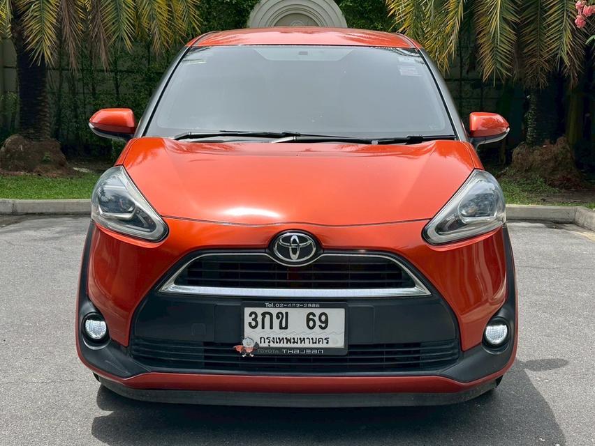 Toyota Sienta Model V 1.5V Dual VVTi / 7AT CVT