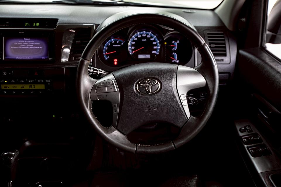 TOYOTA FORTUNER 3.0V ภายในดำ สีขาว ปี 2012 เกียร์ออโต้  16