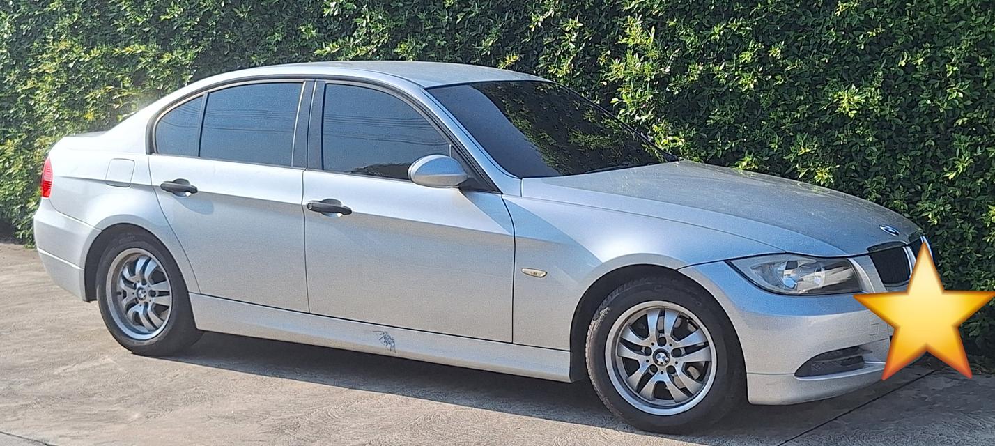 BMW 320i SEDAN - only 134.500 km