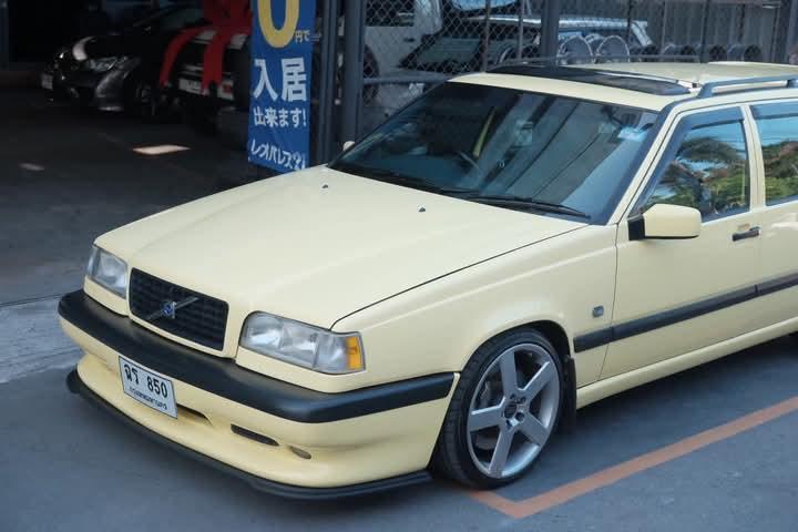 Volvo 850 สีเหลือง  3