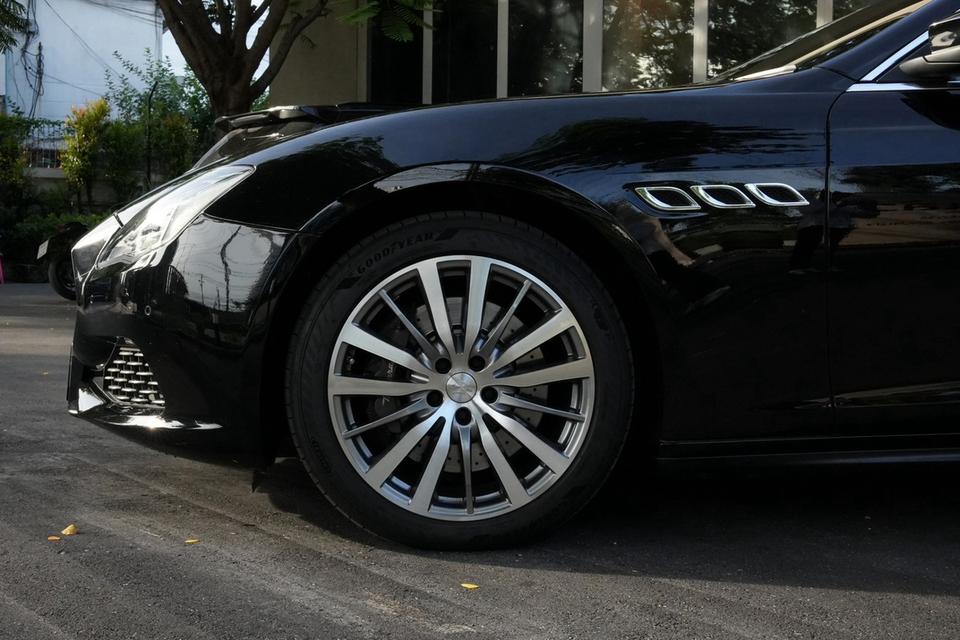 Maserati Quattroporte Diesel 2020 สีดำ รถศูนย์มือเดียว รูปย่อยที่ 4