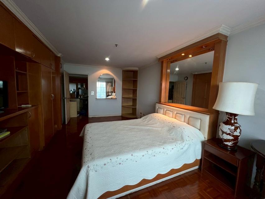 The Executive Regent, Nang Linchee Road 17