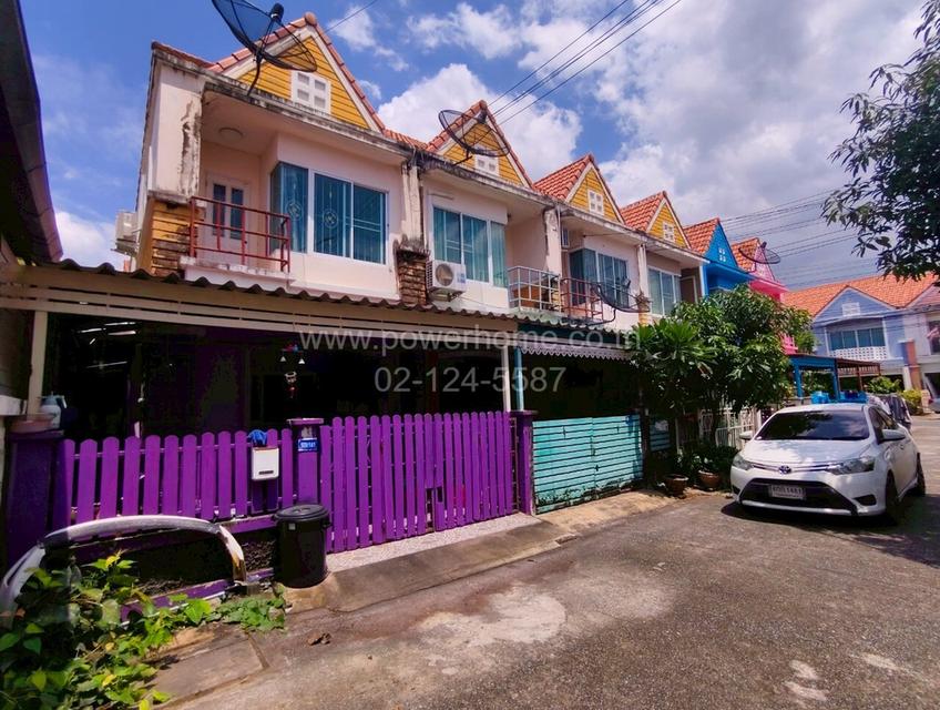 หมู่บ้านอู่ทองเพลส 6 ซอย 12 ลำลูกกา ใกล้ตลาดเปียร์นนท์ ถนนลำลูกกา ต.คูคต อ.ลำลูกกา จ.ปทุมธานี