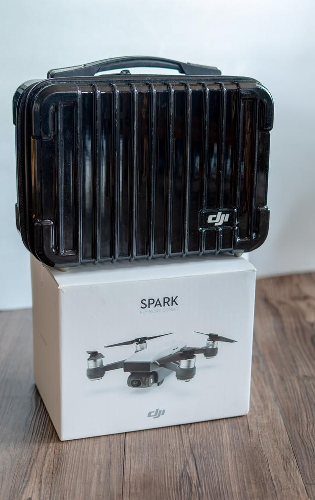 ขายโดรน DJI Spark Fly More Combo มือสอง สภาพดี พร้อมอุปกรณ์ครบ โดรนรุ่นนี้เหมาะสำหรับผู้เริ่มต้นหรือผู้ที่ต้องการอัปเกรดจากรุ่นเก่า  