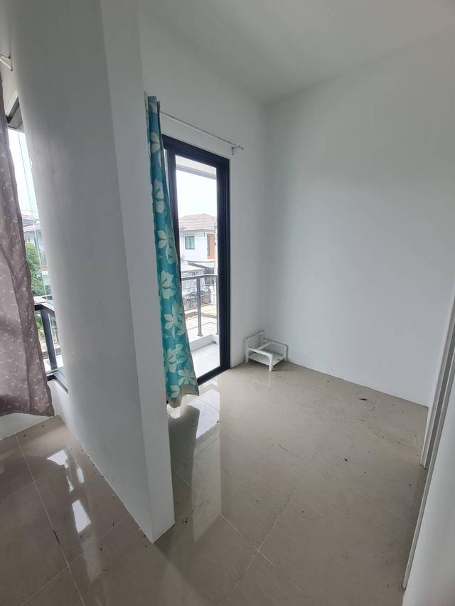 บ้านแฝด2 ชั้น🏡 บ้านแฝด 2 ชั้น – โครงการ CHATLUANGรูปแบบ: บ้านแฝดสไตล์บ้านเดี่ยวราคาเริ่มต้น: 2.45 ล้านบาท 4