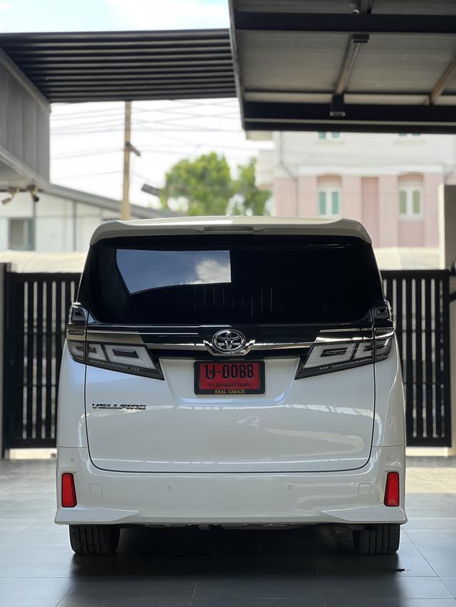 Toyota Vellfire 13
