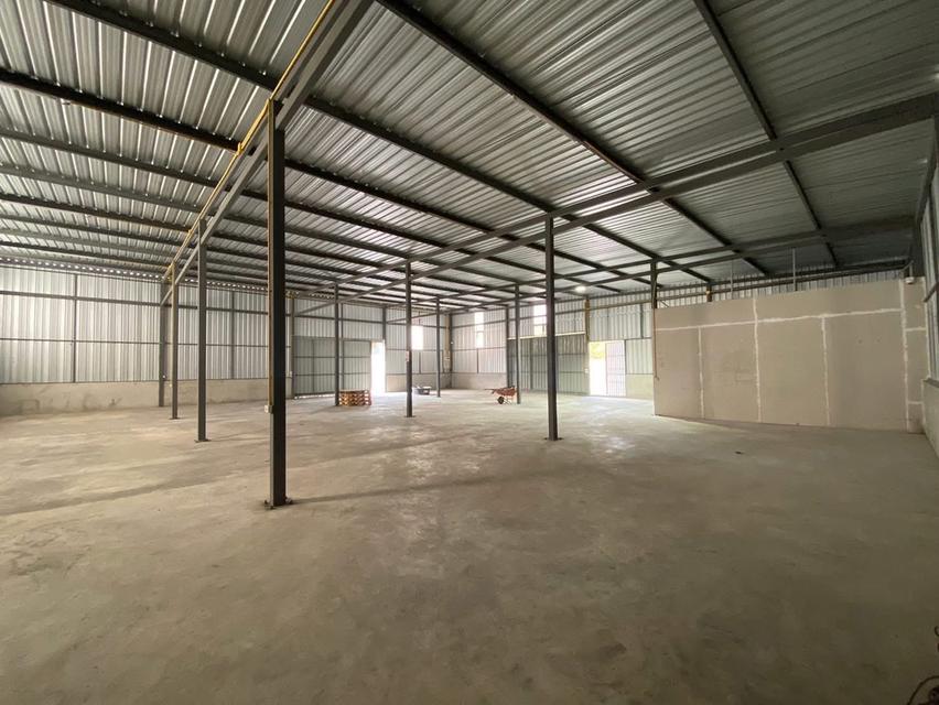 ให้เช่าโรงงานซอยเพชรเกษม 77 หนองแขม ถนนสาย3 ตกแต่งใหม่ เนื้อที่352ตรว. ขนาดอาคาร400ตรม. รั้วรอบขอบชิด รถใหญ่เข้าออกสะดวก 3