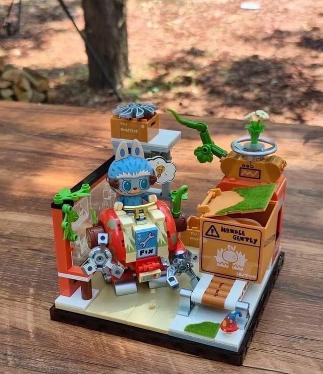 THE MONSTERS Forest Secret Base Series 2