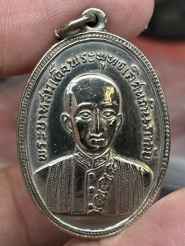เหรียญ ฉลองพระบรมราชสมภพครบ ๒๐๐ ปี พระบาทสมเด็จพระพุทธเลิศหล้านภาลัย (รัชกาลที่ ๒) วัดอรุณราชวรารามราชวรมหาวิหาร (วัดแจ้ง) พ.ศ.๒๕๑๑ เนื้ออัลปาก้า สวย