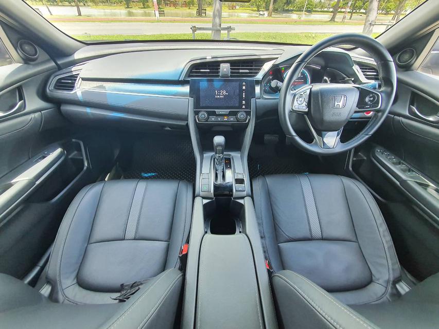 Honda CIVIC FK 1.5 Turbo Hatchback ปี 2018 สีเทา มือหนึ่ง 4